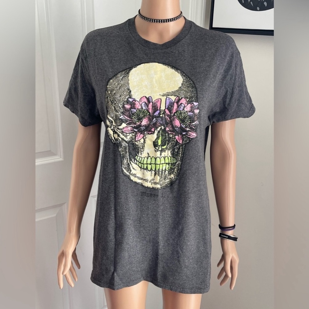 Graphic T-Shirt | Skull Graphic | Size: M